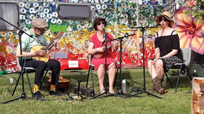 Minnie and the Illywhackers Featured Photo